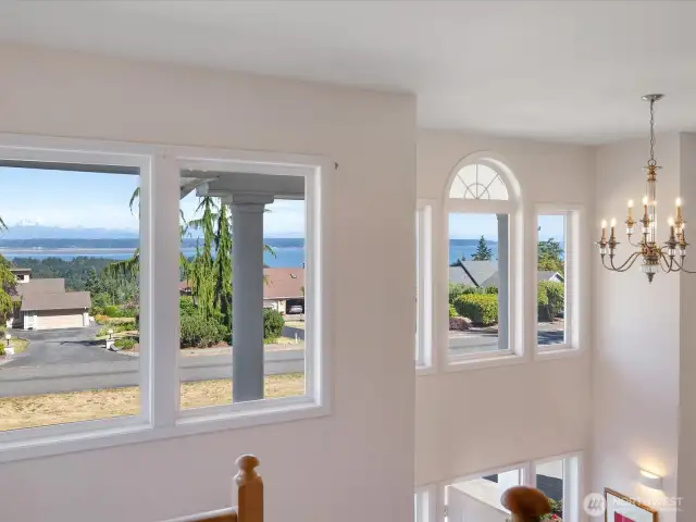 Spacious Bonus Room with great view out to the Bay & Mountains!