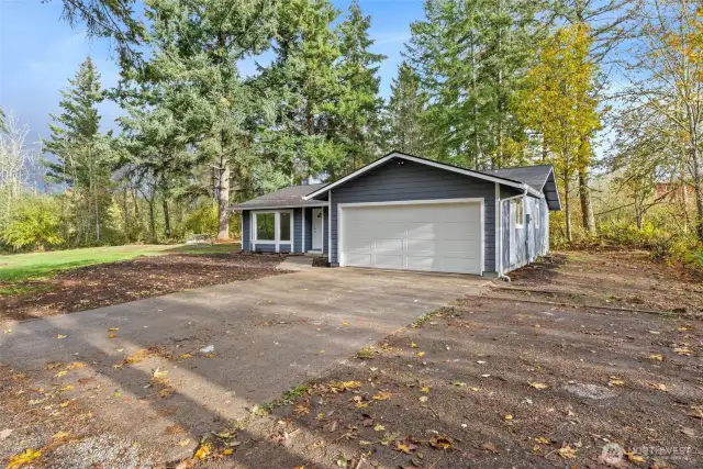 The charm of this property is immediately evident as you step onto the newly paved driveway. Step inside this renovated, charming home and prepare to be impressed! The beautifully updated rambler welcomes you with a spacious layout that effortlessly combines functionality and style. With 3 bedrooms, 2 bathrooms, a family room, and a living room, there's plenty of space for work or leisure activities, offering a luxurious retreat experience.