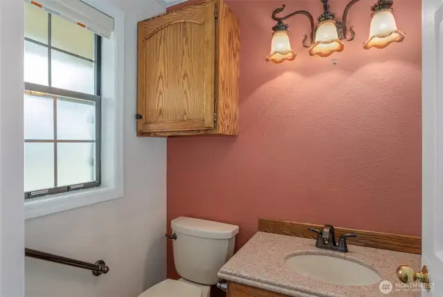 1/2 bath / powder riim off of kitchen