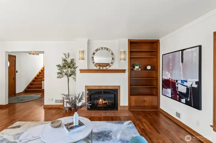 Main Living room with gas fireplace