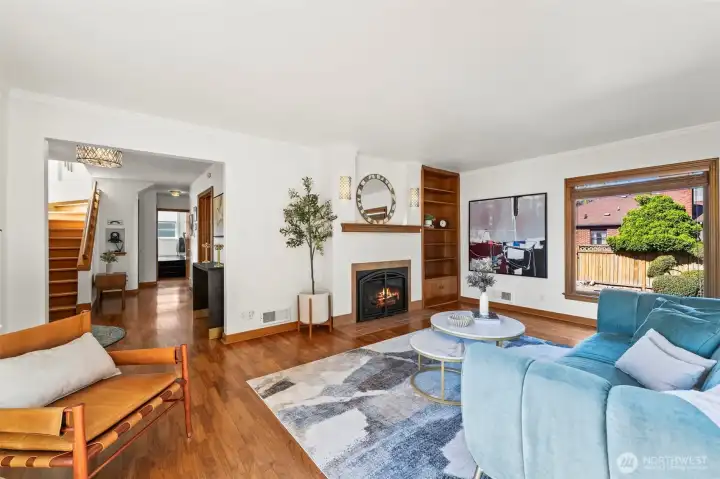Main Living room with gas fireplace