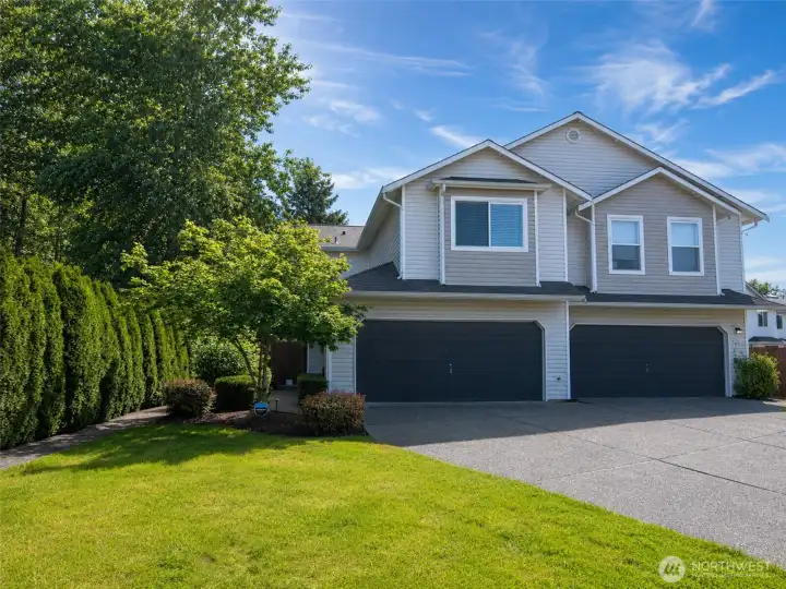 Lovely & well maintained townhome in quiet cul-de-sac! (Unit A is on the left) Lovely & well maintained townhome in quiet cul-de-sac! (Unit A is on the left)