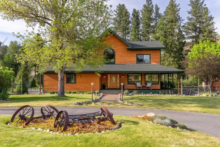 19 Mariposa Lane exudes a welcome to all that are lucky enough to call this place home!