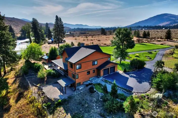 Private retreat is a masterpiece in everyway. Live here, play here, love here!