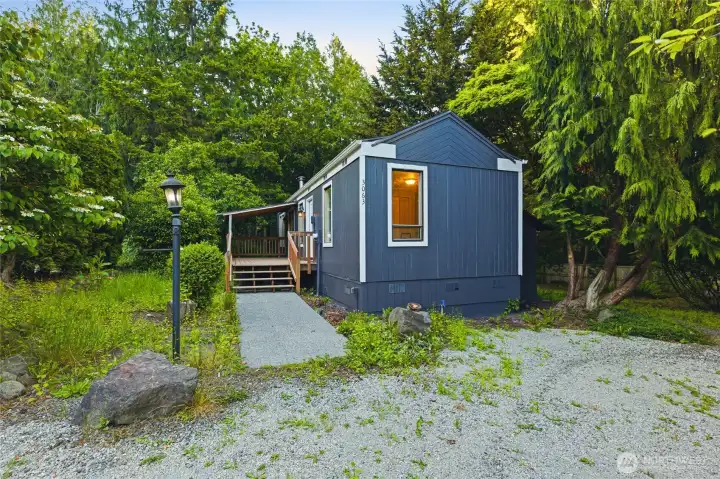 2/1 vacant rental 3063