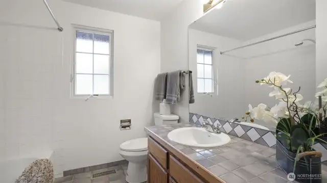 Upstairs full guest bathroom.