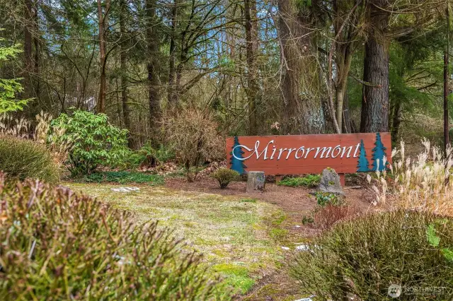 Mirrormont Neighborhood Entrance