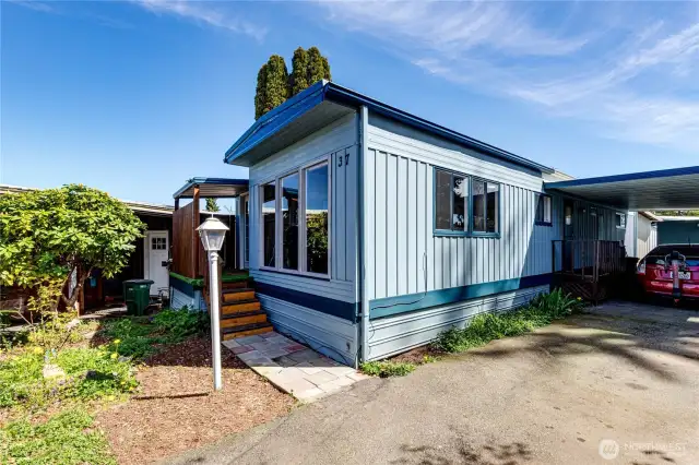 Fabulous home in Carriage Club Estates.
