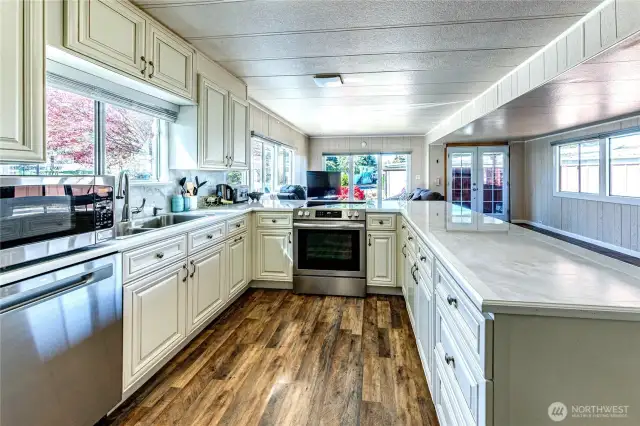 Stainless newer appliances in great shape.