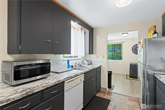 5221 - Galley kitchen with all of the appliances.