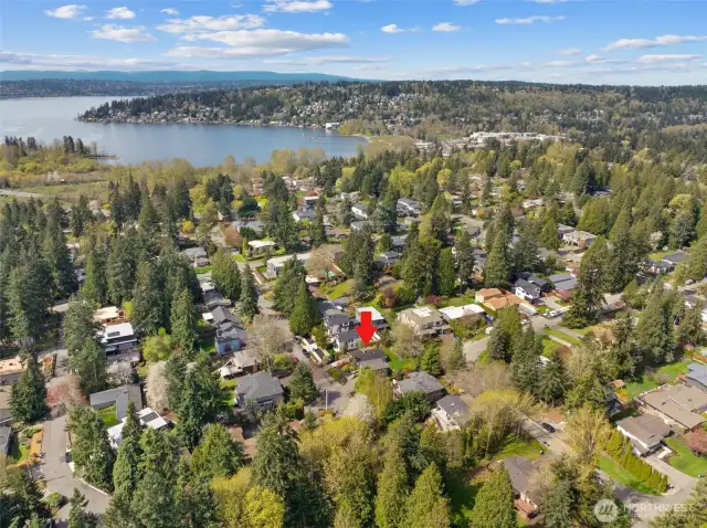 house location in proximity to the juanita waterfront