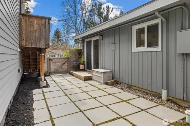 Backyard patio pavers