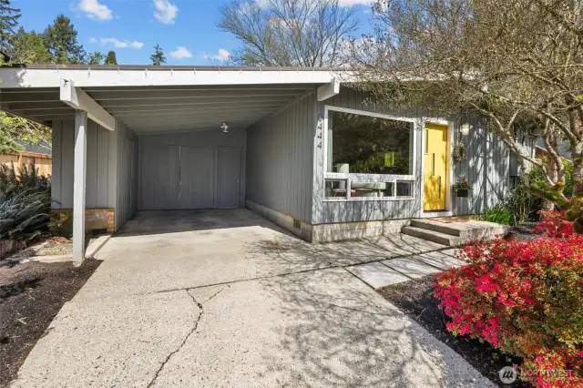 Carport with 1 parking space