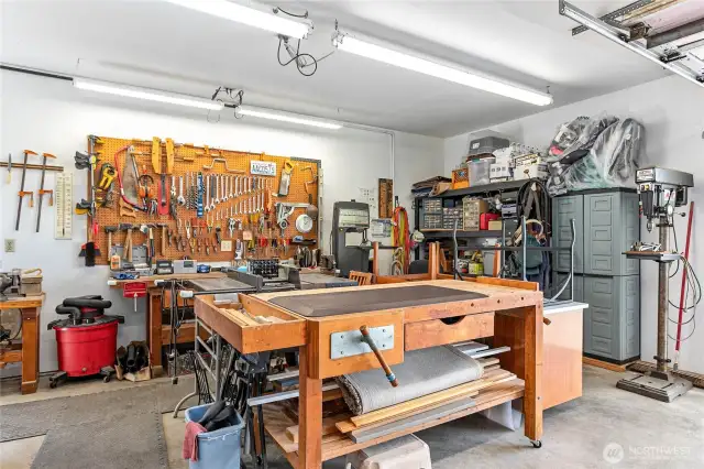 Large attached garage w/ shop space