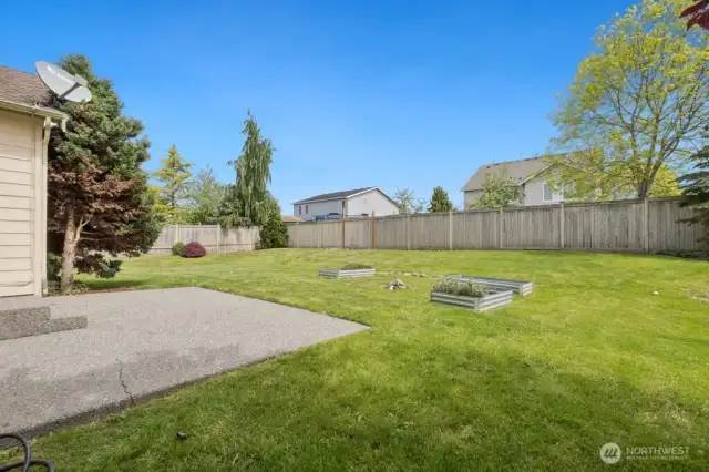great backyard perfect for BBQ, entertaining, pets and playtime!
