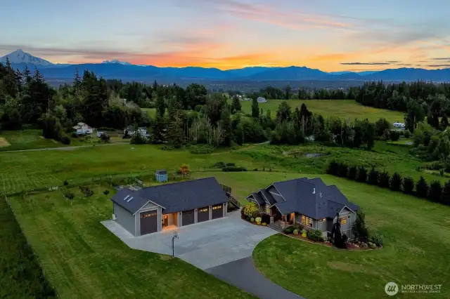Mountain and Bay Views!