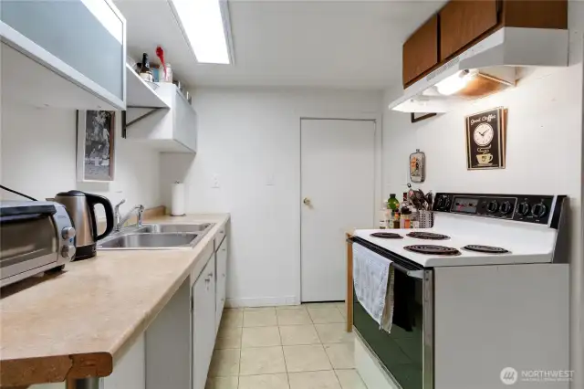Basement kitchen 3