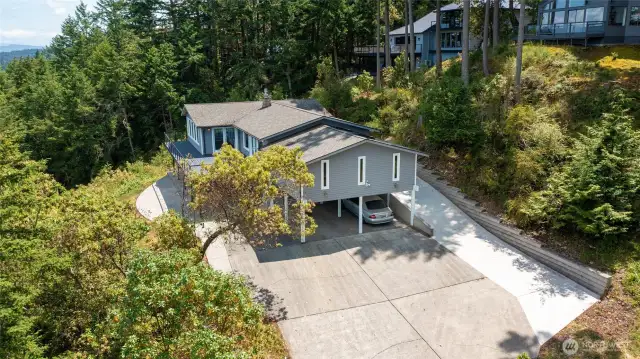 Ample parking and a driveway up to the front door.