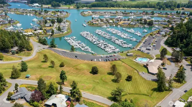 Enjoy Par 3 Golf, newly renovated Pool, Pickleball, Tennis and more! Marina also have EV chargers.