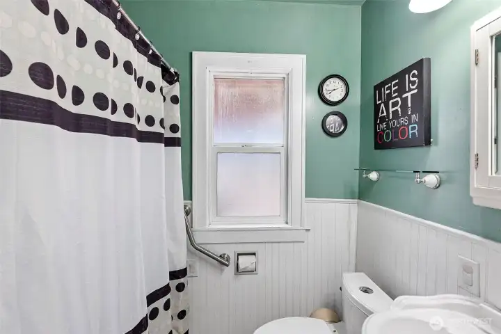 Full bath on main