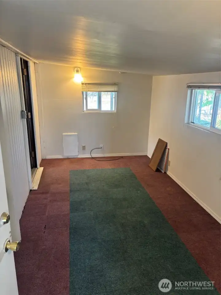 Bonus room / office