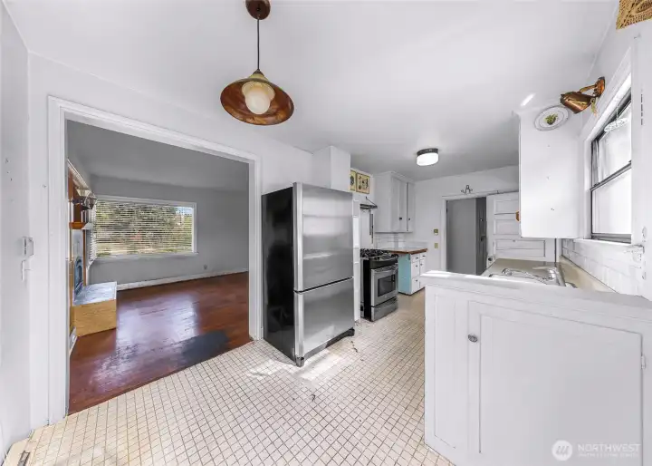 Kitchen with all teh necessities