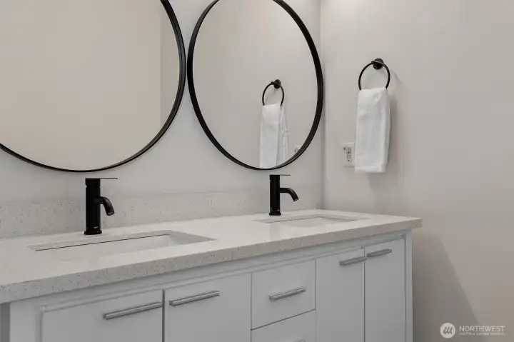 Bathroom in the second bedroom.