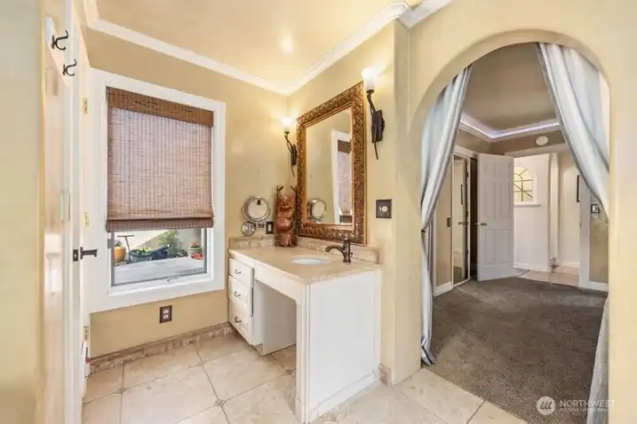 PRIMARY BATH TUB VANITY 2