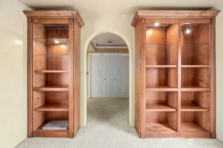 UPSTAIRS DEN WITH BOOKSHELVES