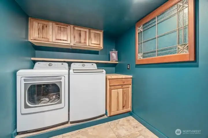DOWNSTAIRS LAUNDRY ROOM