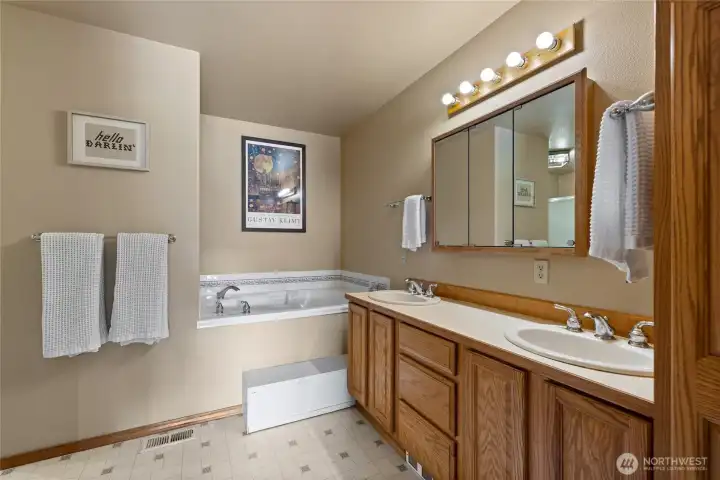 Primary bedroom bath