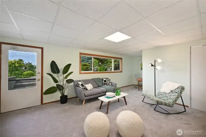 Bedroom or recroom w/view