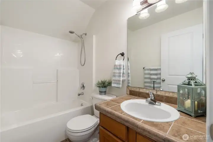 Upstairs Full Bathroom Upstairs Full Bathroom