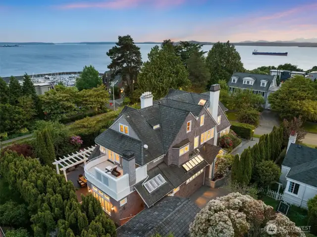 Looking to the Southwest- the Olympic Mountains are in the background. This pocket of Magnolia offers underground wires - all you see are the lovely homes and the iconic Seattle views
