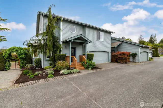 End unit condo with yard maintenance included in the $450 monthly dues.