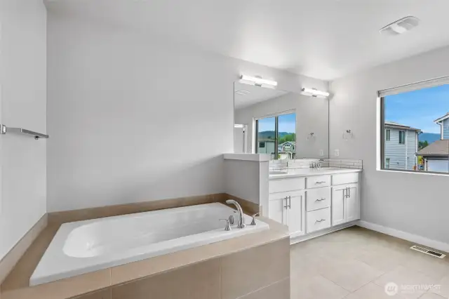 Soaking tub