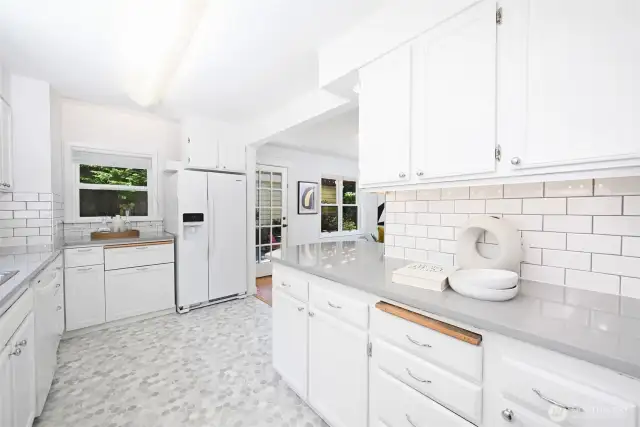 The kitchen just had a full facelift with bright subway tiles and miles of quartz countertops. It’s the center of attention for all gatherings with the family room offers intimate time with guests as well as quick access to the dining room & backyard patio.