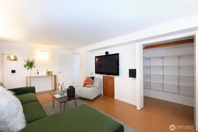 Wise materials like the thermally efficient cork flooring were chosen throughout.