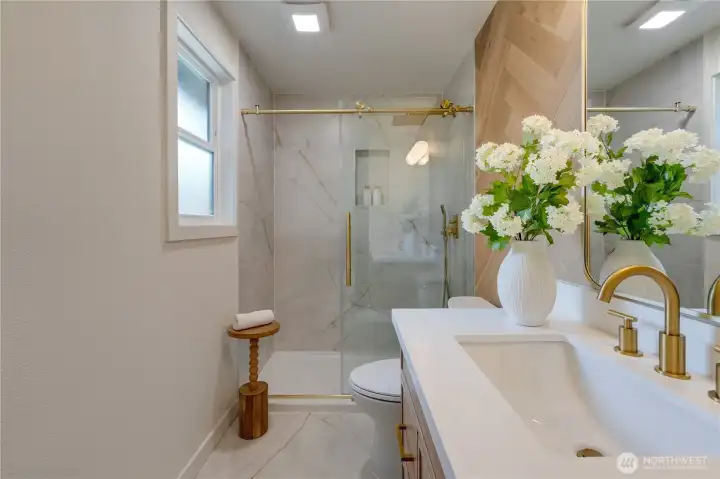 Primary 3/4 bath