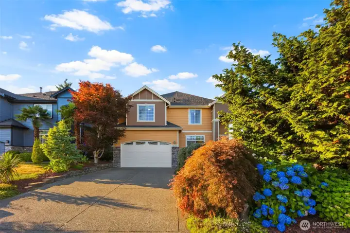 Welcome to this amazing craftsman home in Kent!