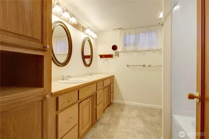 Main bath up (full) with double sinks