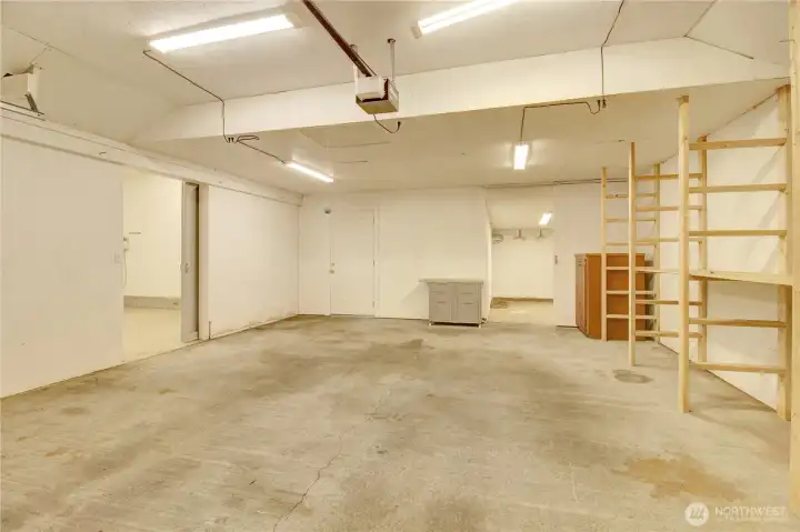 Same 2 bay and can be closed off from Bay 1.