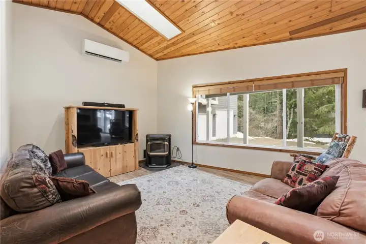 Living area in Main Cabin