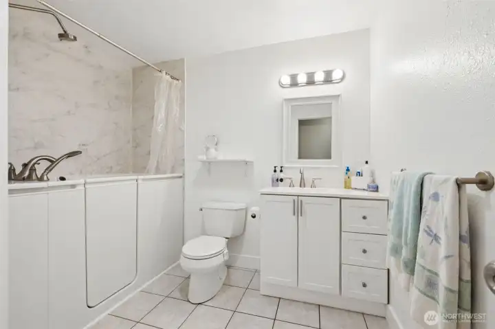 Main full bath with walk in tub. Still under warranty! Tile floors