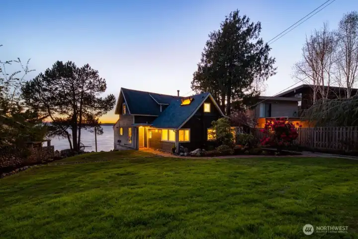 Huge flat yard with a view.