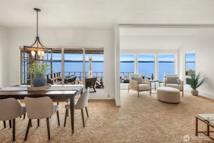 Bright and light Dining, Living and sitting nook all with a huge view.
