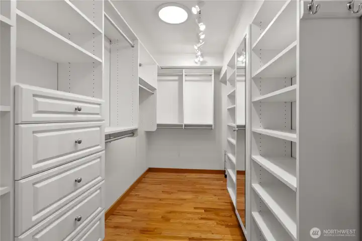 Custom closet system