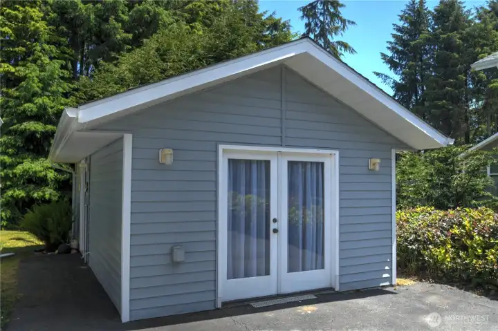 Cottage/Studio w/3/4 bath