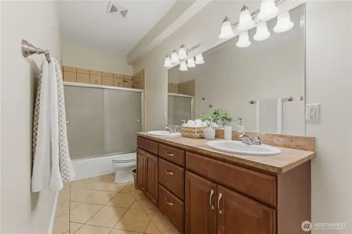 Lower Level Dual Access from Bed 1 to Bed 2 Bath Lower Level Dual Access from Bed 1 to Bed 2 Bath