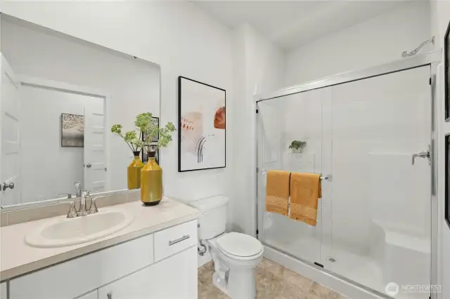 Main level 3/4 bath